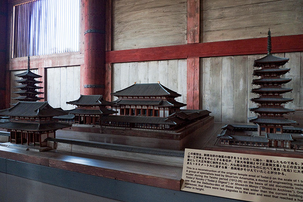 創建初期東大寺的1:50模型（但總覺得比例不對…）