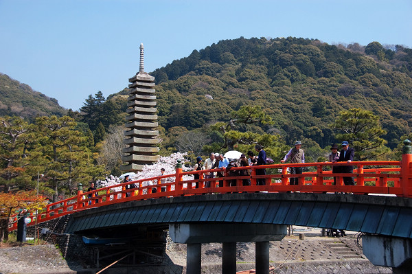 十三重石塔與喜撰橋