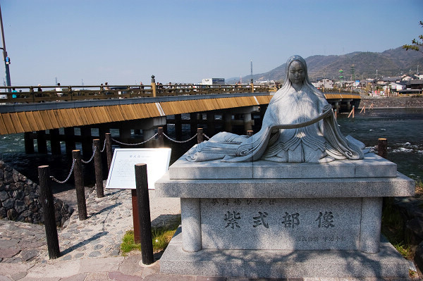 宇治橋與紫式部像