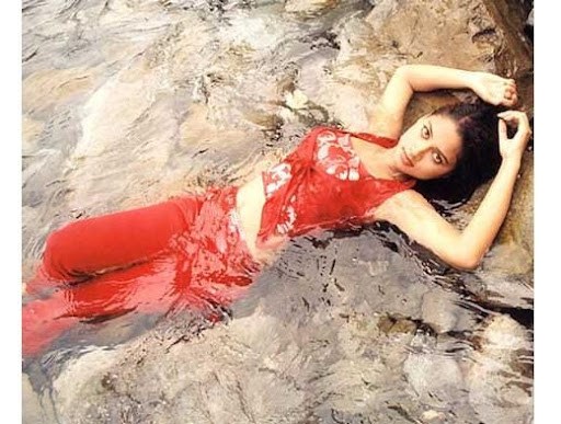 Masala Actress Pooja Exposing Photos