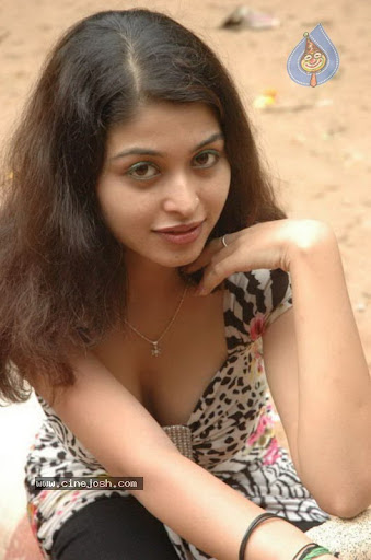 Naga Sri Hot Cleavage Photos