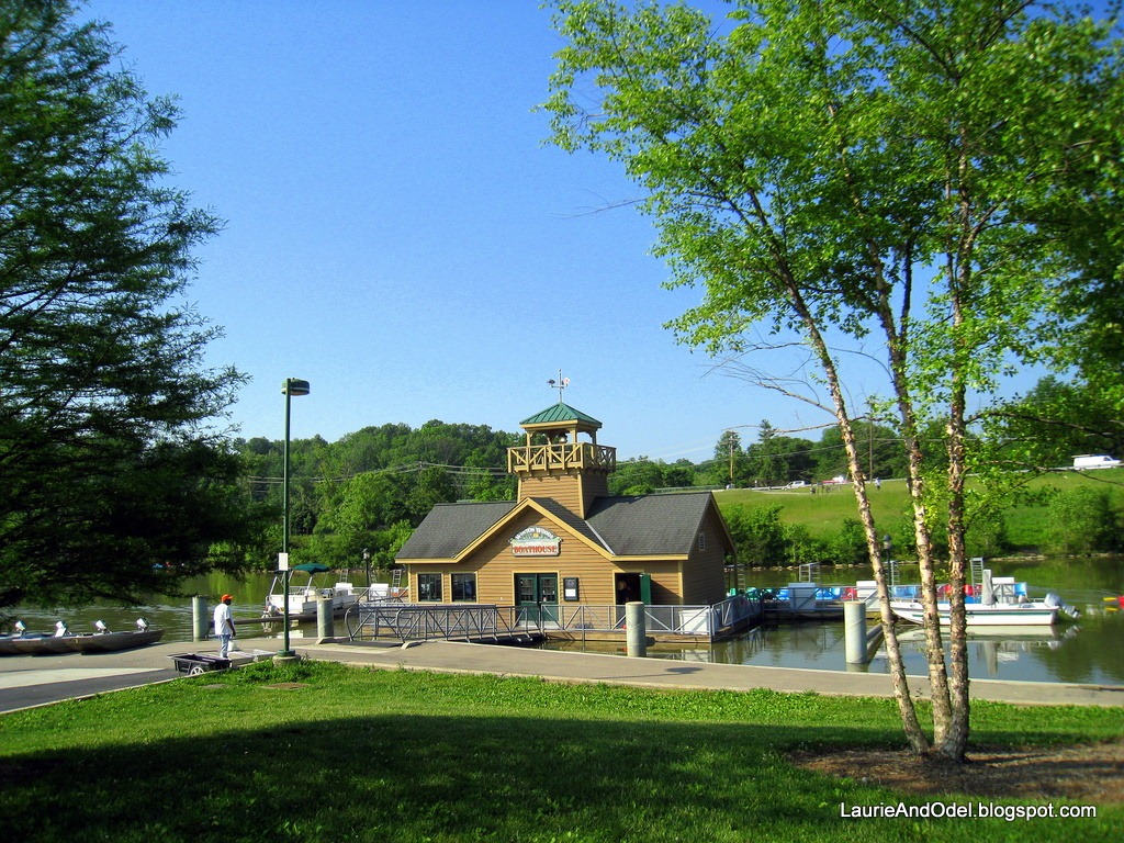 [Boathouse[2].jpg]