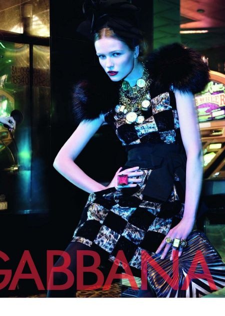 Vogue n°899 - Aout 2009-d&g-2