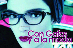 con gafas y a la moda