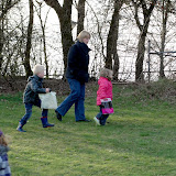 2 april  2010 buurtvereniging  eieren zoeken 025.jpg