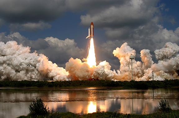[space-shuttle-launching[2].jpg]