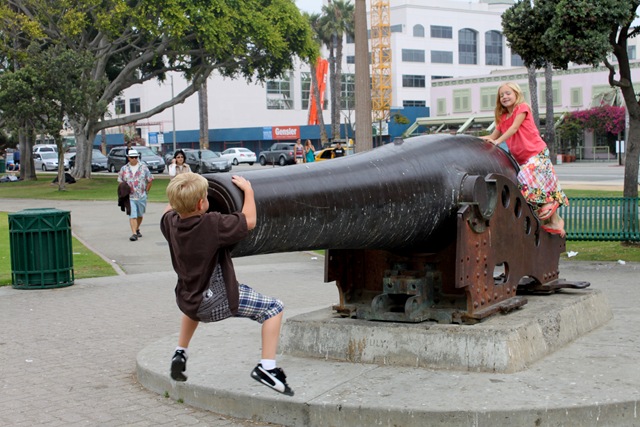[Emma and Dane Cannon 9-5-2010 11-58-37 AM[3].jpg]