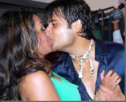 Kashmira Shah and Krishna hot kiss