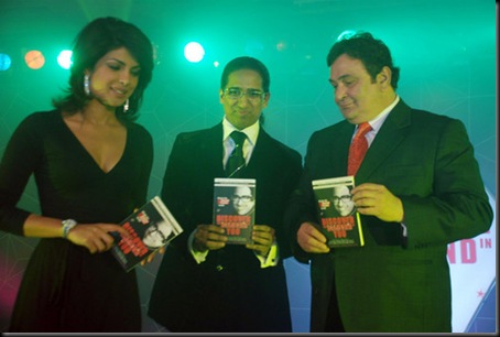 Priyanka-Chopra-Arindam-Chaudhuri-Arindam-Chaudhuri-and-Rishi-Kapoor-at-the-Launch-of-a-BookDiscover-The-Diamond-in-You-2