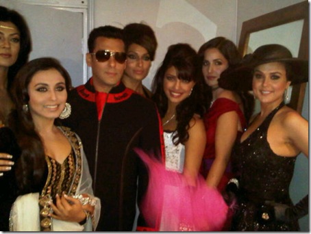 Salman-Khan-Being-Human-fashion-show-Hot-actresses-Ramp-Walk-Stills-pics-pictures-photos-2