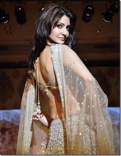  Anushka Sharma at Mijwan Fashion show 1