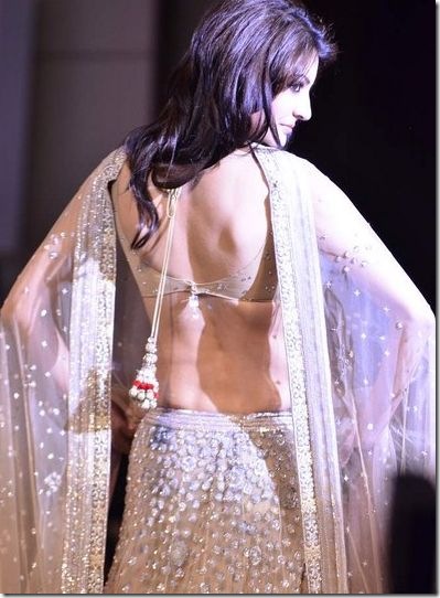  Anushka Sharma at Mijwan Fashion show 2