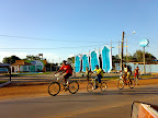 Essa só os paulistanos vão entender. Conhecem a iGui Piscinas, na Av. dos Bandeirantes? Poisé, olha só o que eu achei no caminho de Santarém pra Alter do Chão.