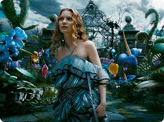 Alice-in-Tim-Burton-s-Alice-In-Wonderland-alice-in-wonderland-2009-7168314-800-600