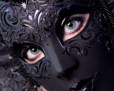 [masquerade_by_darkgoth-375x300[12].jpg]
