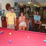 Eine Runde Pool im Pub