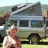 ... unterwegs mit ihrem Mercedes Jeep