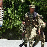 Militärkontrollen auf allen Hauptstraßen