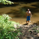 austrainierter Sportler am Fluss