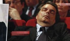 Brunetta si rilassa in Parlamento