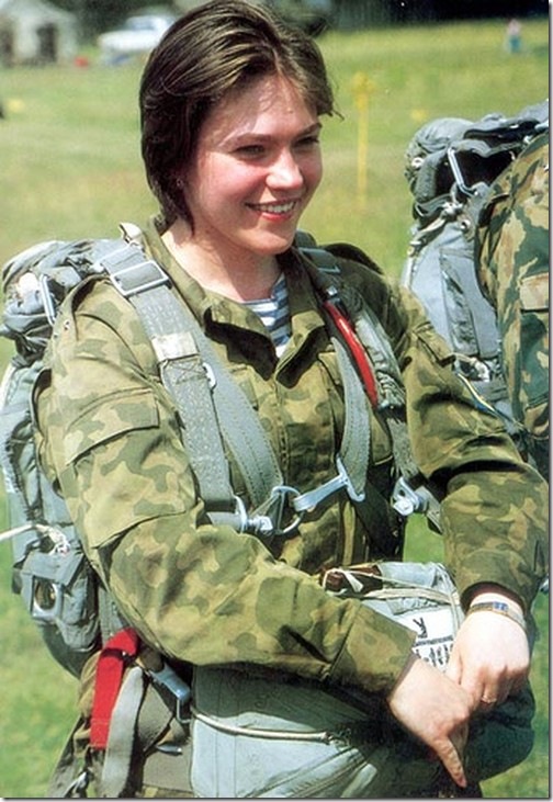 Beautiful-Female-Military-Around-the-World-007