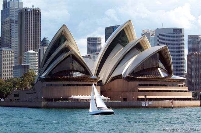 [sailboat in front of opera house[3].jpg]