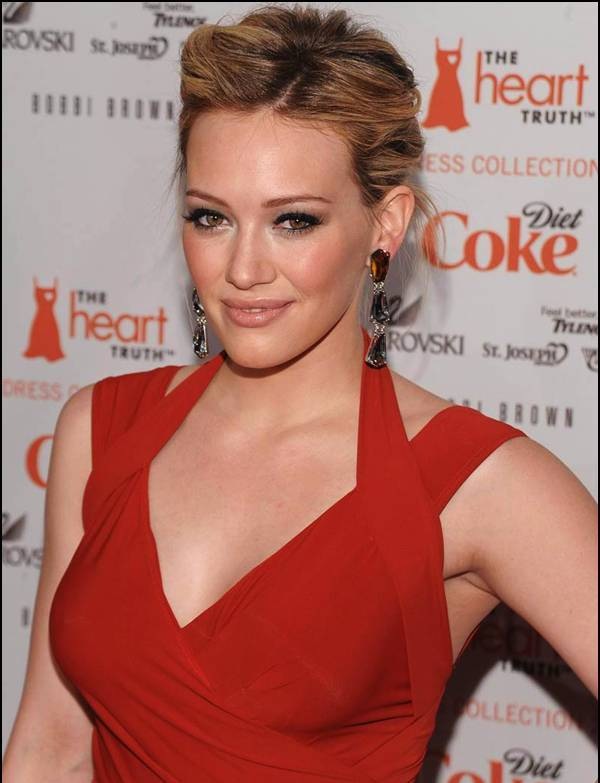 [Hilary Duff in red bikini picture wallpaper 6[2].jpg]