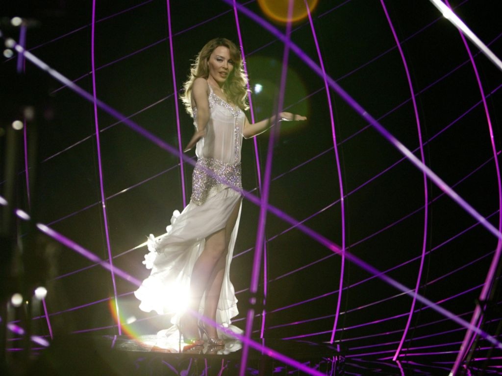 [Kylie Minogue hollywood celebs wallpapers 29[2].jpg]