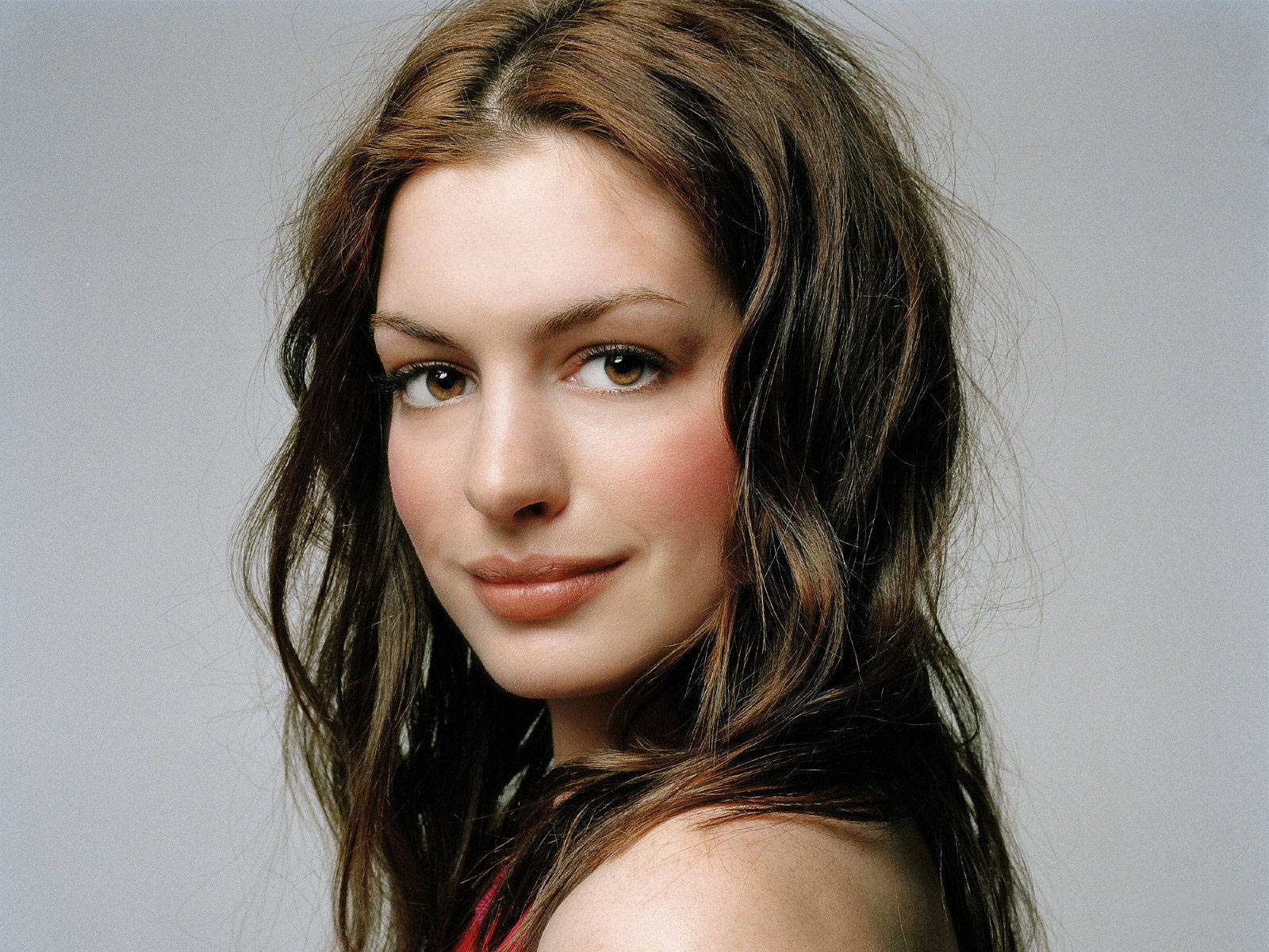 [Anne Hathaway 35 1600x1200 unique desktop wallpapers[2].jpg]