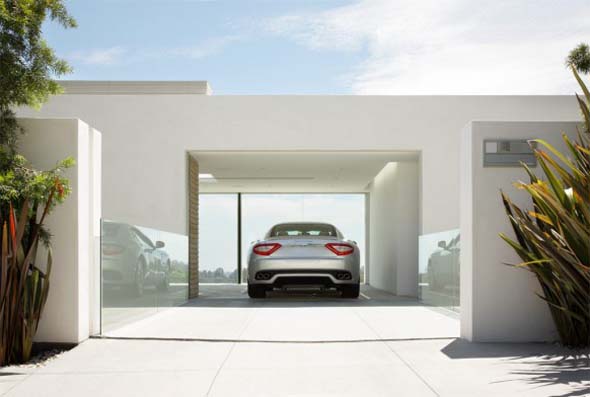 minimalist modern garage decorating idea