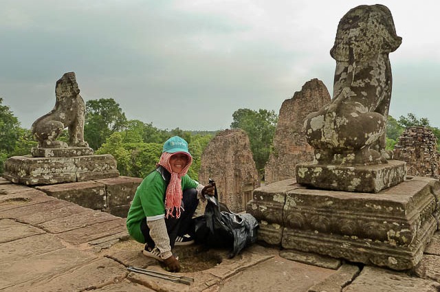 [2011_04_27 D132 Angkor Le Grand Circut 013[1].jpg]