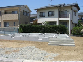 ２８日目＊基礎型枠取り外し／玄関階段＊