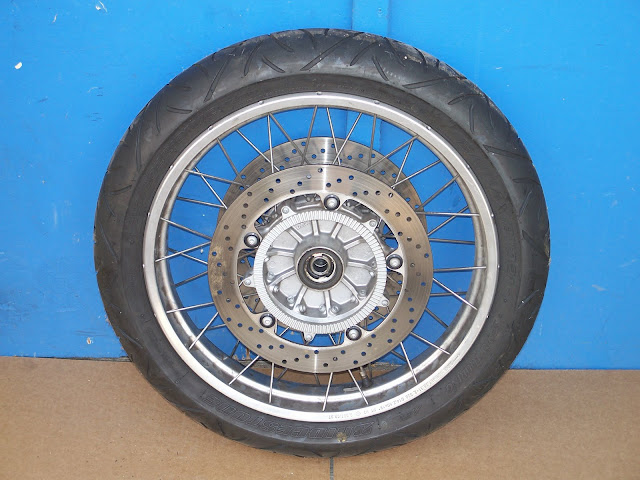 BMW R1100R Front wheel with tire