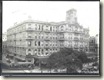Hotel Avenida, em cujo térreo situava-se a famosa Galeria Cruzeiro, com o terminal de bondes para a zona sul da cidade ( hoje Edifício Avenda Central)