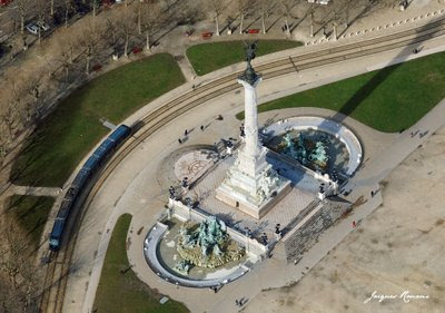 http://lh3.ggpht.com/_4hJGWduDVjw/SZ7bOqP2TLI/AAAAAAAABvA/ERw6FuqVzYw/s400/Monument-Girondins-Bordeaux.jpg