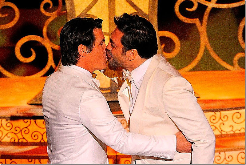 beso_Bardem_Brolin