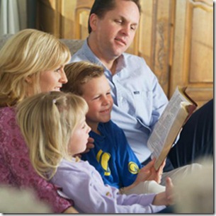 familyReadingTogether