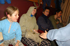 Div�ci, kte�� sleduj� nep�etr�it� p�edstaven� bratr� Havelk�. I sestra si musela na chvilku odpo�inout.