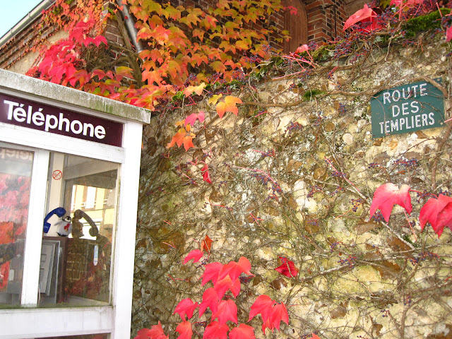 Percy phones home!! He just wanted to tell the fam how much fun the cider festival & exploring the village of Anville was!! + the phone was free...who knew?