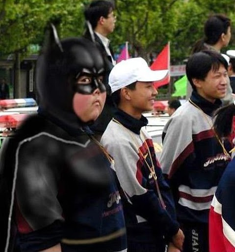 Foto : Photoshop merusak wajah Batman