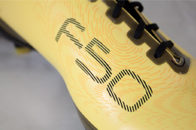 Adidas F50 adiZero Sepatu Bola teringan di Dunia