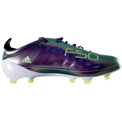 Adidas F50 adiZero Sepatu Bola teringan di Dunia