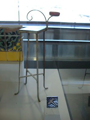 Catalina spider-leg Smoke stand and small promotional airplane tile