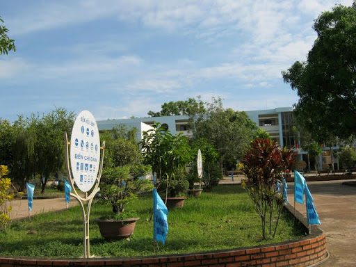 Kiểm tra và công nhận trường THPT Trị An đạt chuẩn Quốc gia giai đoạn 2010-2020 powered by designpro.vn17.jpg