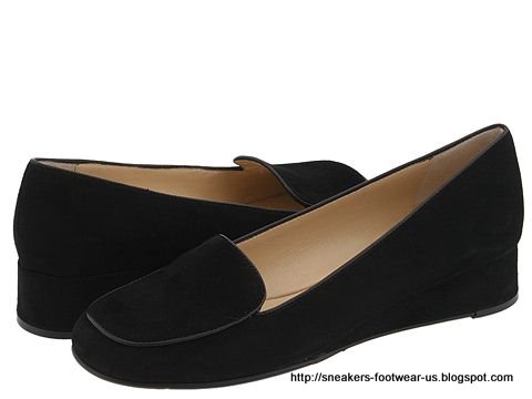 Suede footwear:footwear-158655
