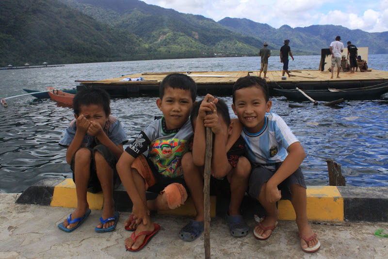 Boys by the lake_Ranau Lake_West Lampung_Sumatra_Indonesia_Lumbok Village