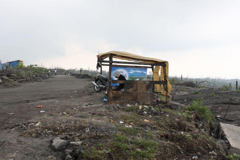 Food Stall_Kalitengah_Mount Merapi_Srunen VIllage_Merapi Eruption_Jogjakarta_Indonesia_Aftermath