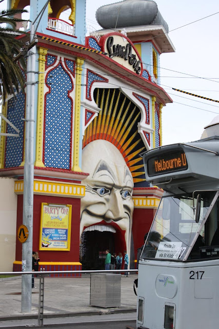 Tram_St Kilda_Luna Park_Melbourne