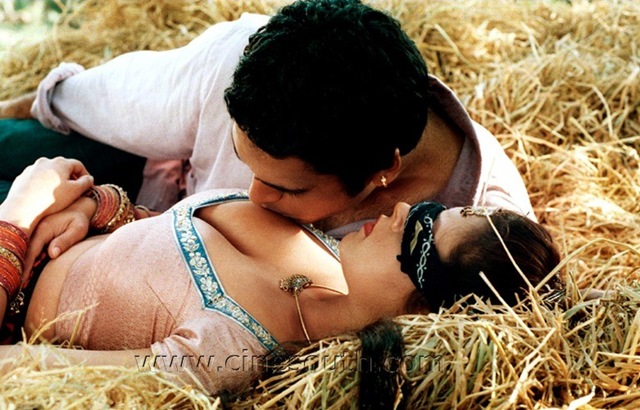 [parvathy-boobs[1].jpg]