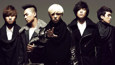 สมาขิกทั้ง 5 ของ Big Bang กลับมารวมกันอีกครั้งในคอนเสิร์ต ‘2010 Big Bang Concert Big Show’